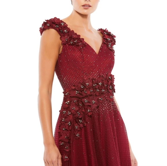 Mac Duggal | Floral Applique A-line Evening Gown in Burgundy Style 11152 Size 12 - Picture 2 of 15